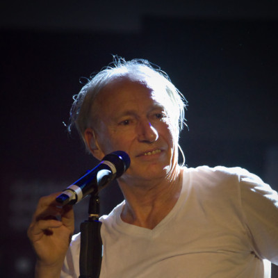 Bild von Helmut Jung w�hrend dem Singen auf der B�hne