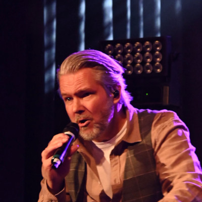 Bild von Rainer Dochow Meister w�hrend dem Singen auf der B�hne